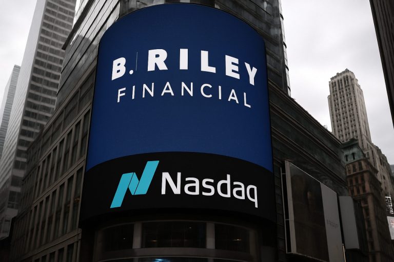 B. Riley Financial reçoit une bouée de sauvetage du Nasdaq après d'importants retards de dépôt - Ce que les investisseurs doivent savoir maintenant